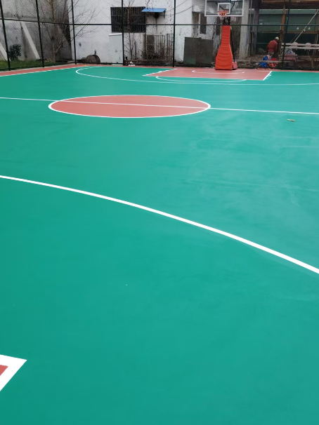 沂南 球场长期使用易出现地面开裂